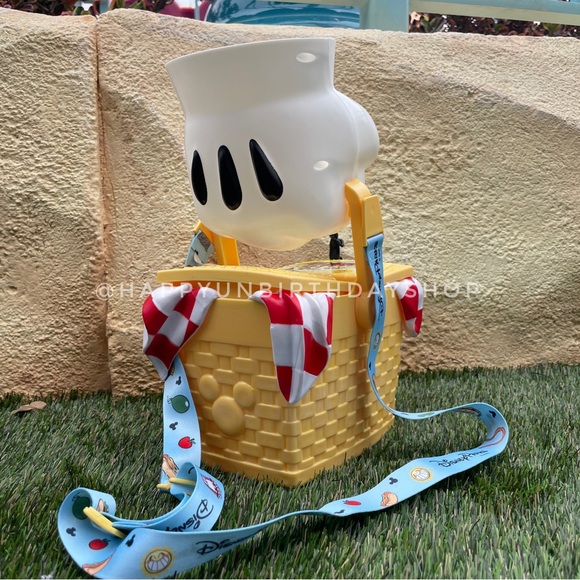 Disney Kitchen Disney Parks Disneyland Toontown Picnic Basket